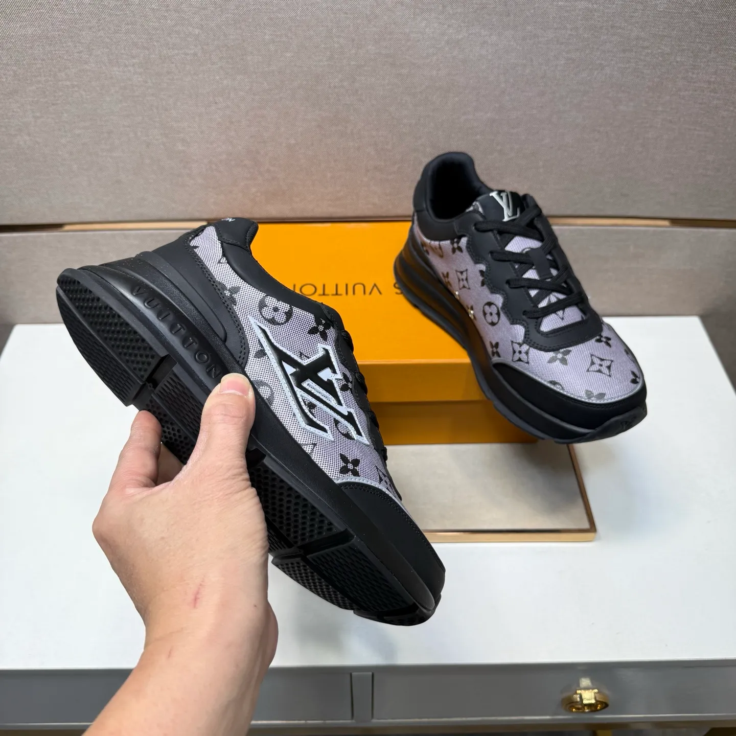 ⬛️Men's shoes 💰p442 [LV～] Men's casual shoes 2025z cabinet sales simultaneously 🔶Size: 38-44#️⃣ 🔷2 colors🔜The upper is made of multi-material splicing➕Mesh lining, comfortable and breathable, sole: original comfortable and wear-resistant outsole, ⚠️real thing📱photographed🎬real thing is better📢📢📢